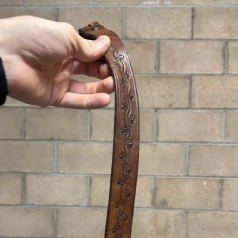 Men's Brown Embossed Leather Bracelet - Classic Casual Accessory